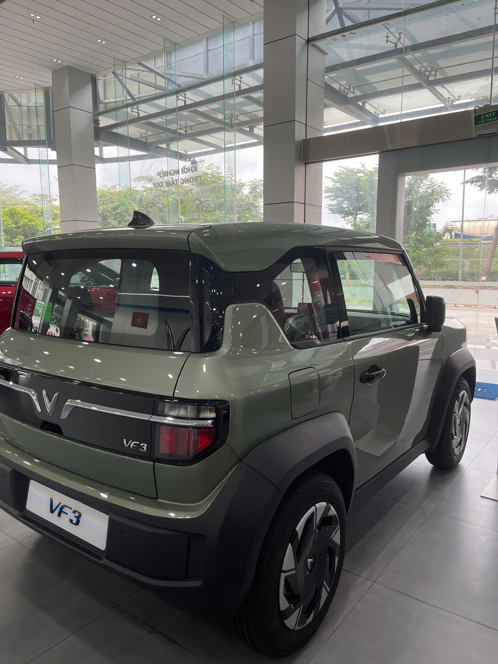Xe VF3Plus màu xanh lát nhạt